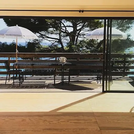 Cabanon Moderne, Les Pieds Dans L'eau * 乐普拉代
