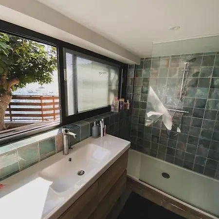 Ferienhaus Cabanon Moderne, Les Pieds Dans L'eau *